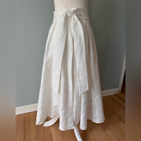 En Saison size S full A-line pleated jacquard white midi skirt with belt - Picture 1 of 13